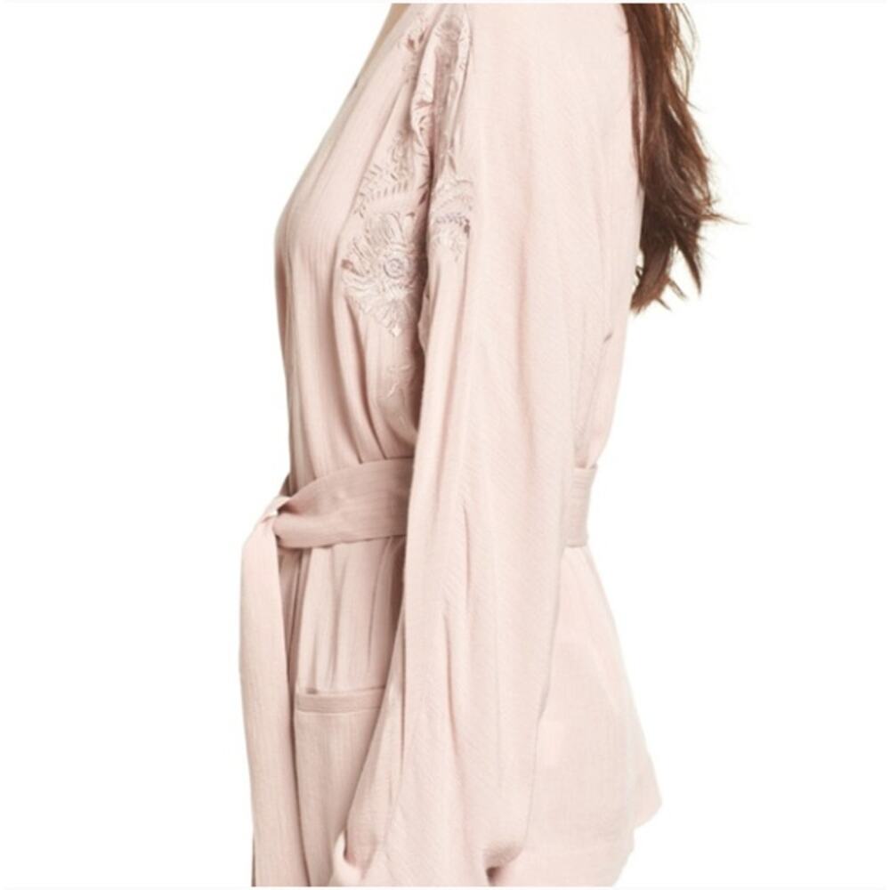 Sun & Shadow Blush Pink Kimono Robe Medium Floral Embroidered Belted Boho - Picture 4 of 8